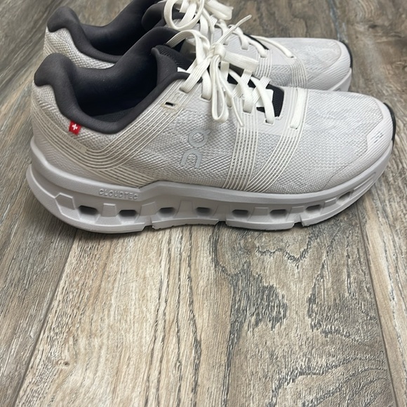 On Running Shoes - On Running Oncloud Go Women’s Size 6.5